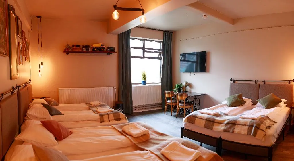 FAMILY ROOM CAPACITY 8 Room, Kex Hostel, Reykjavik