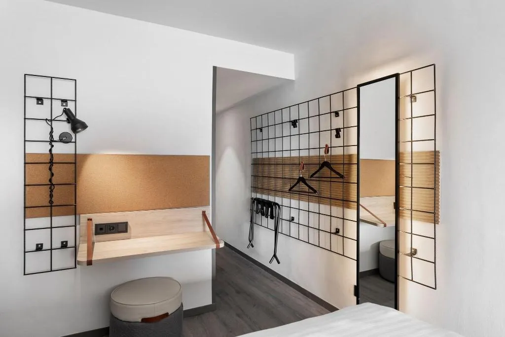 DOUBLE QUEEN SIZE BED Room, Moxy Barcelona, Barcelona