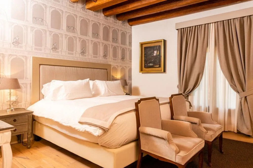 DOUBLE SUPERIOR Room, La Barchessa di Villa Pisani, Venice