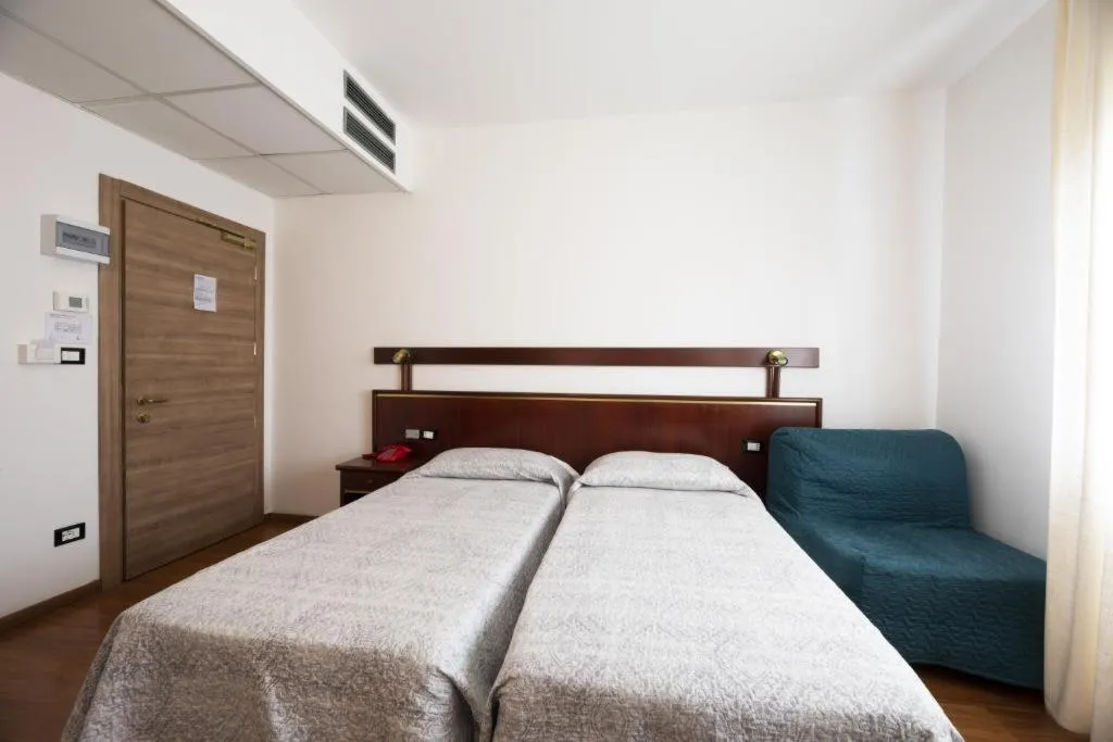 TWIN STANDARD Room, Vienna, Venice