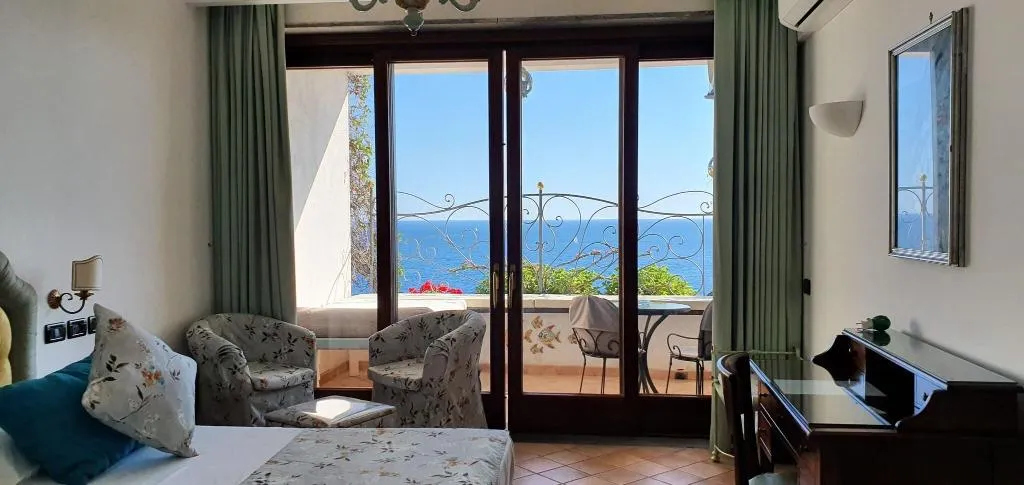 DOUBLE DELUXE SEA VIEW Room, La Conca Azzurra, Naples