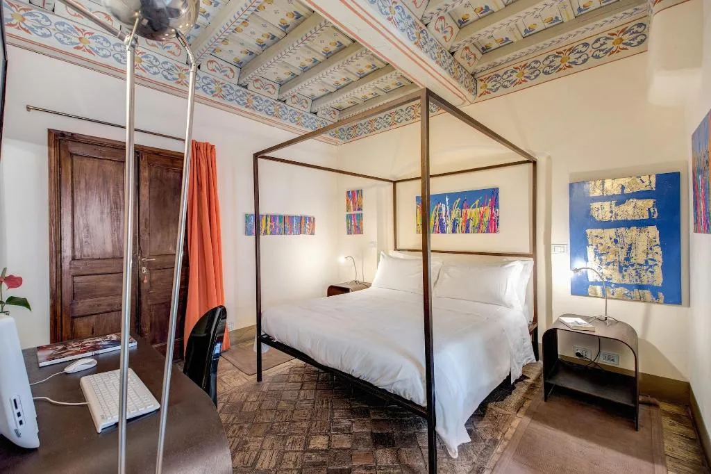 Room, Residenza Torre Colonna, Rome