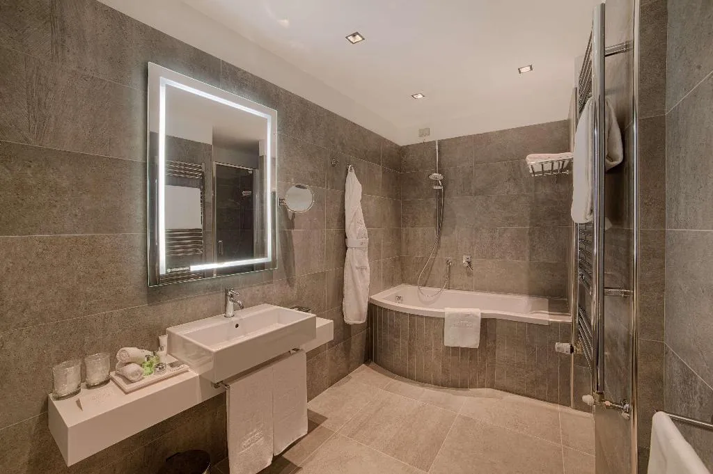 FAMILY ROOM CAPACITY 2 Room, NH Collection Roma Palazzo Cinquecento, Rome