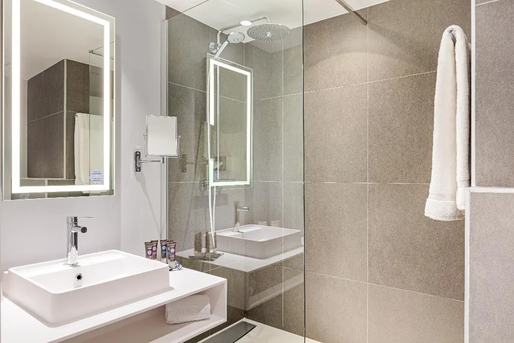 DOUBLE EXECUTIVE QUEEN BED Room, Novotel Madrid Feria and Airport, Madrid