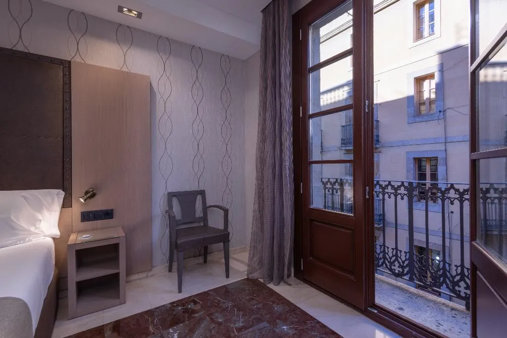 DOUBLE STANDARD Room, Gran Hotel Barcino 4*S, Barcelona