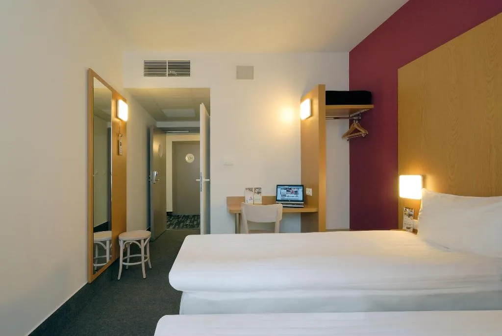 TWIN CAPACITY 1 Room, B&B Hotel Prague City, Prague