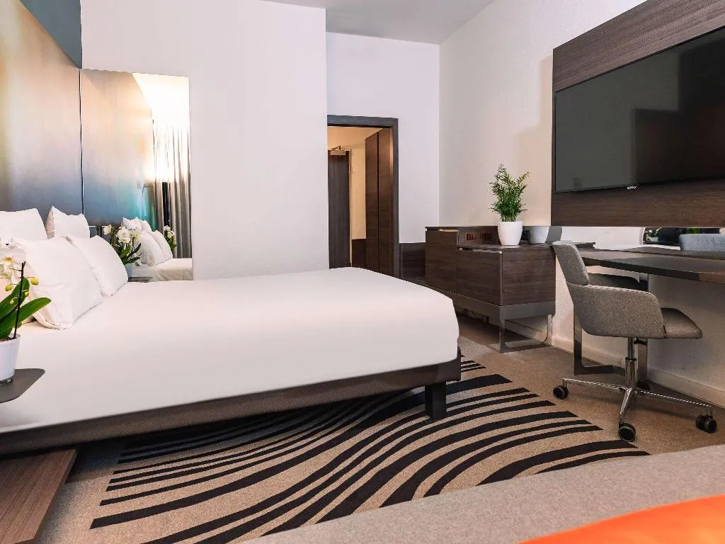 DOUBLE SUPERIOR Room, Novotel Milano Linate Airport, Milan