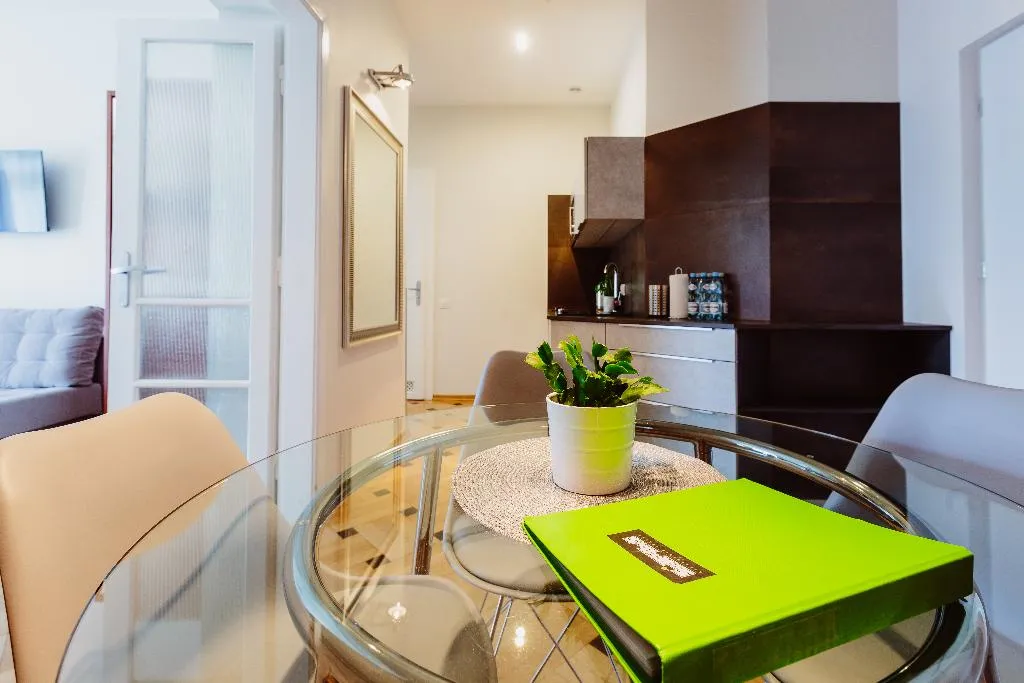 APARTMENT CAPACITY 6 TWO BEDROOMS Room, 4Seasons Apartments Cracow, Krakow