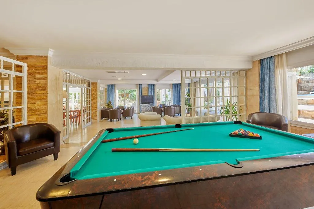Sports and Entertainment, Apartamentos Ben Hur, Majorca