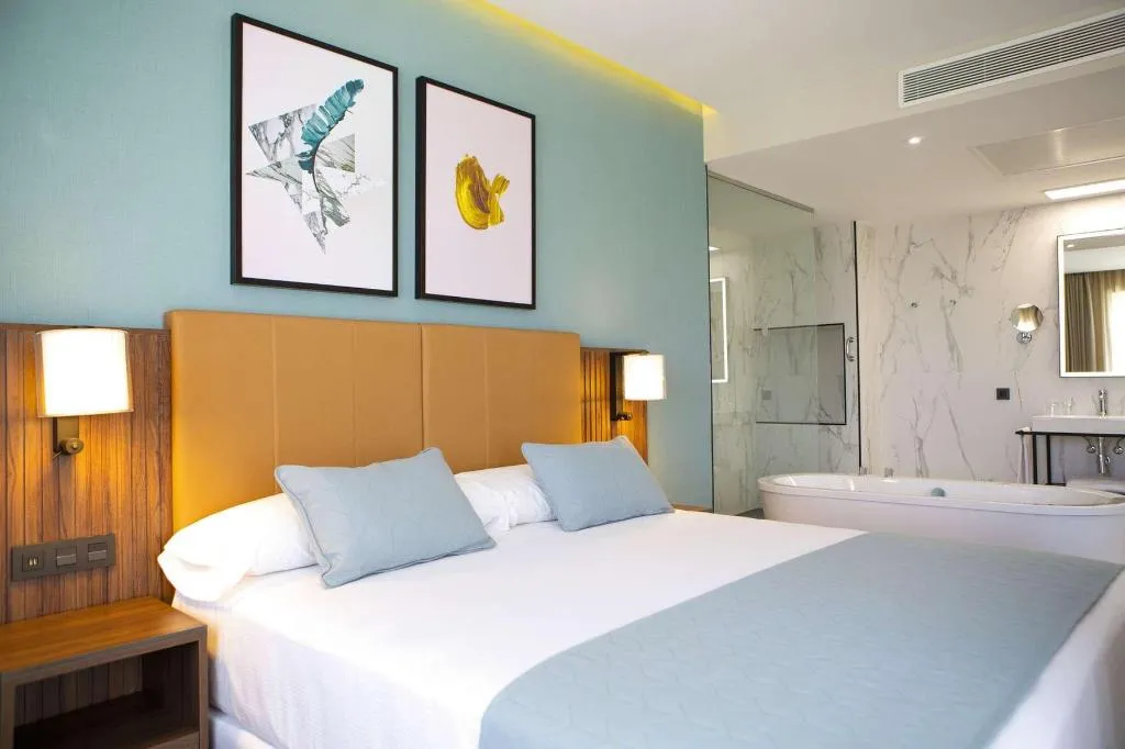 Room, Hotel Riu Plaza España, Madrid