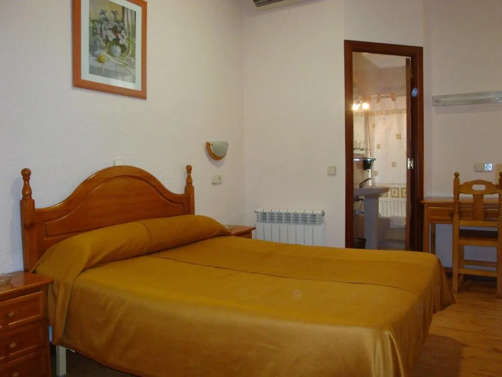 Room, Hostal Zamora, Madrid