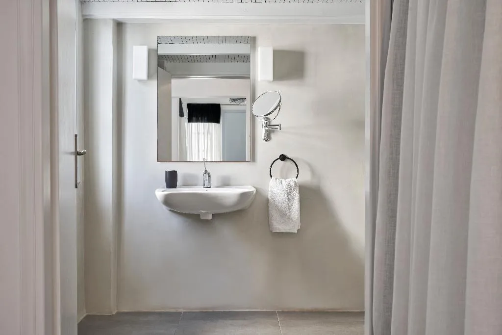 DOUBLE Accessible SUPERIOR Room, Mr. & Mrs. White Oia - Santorini, Santorini