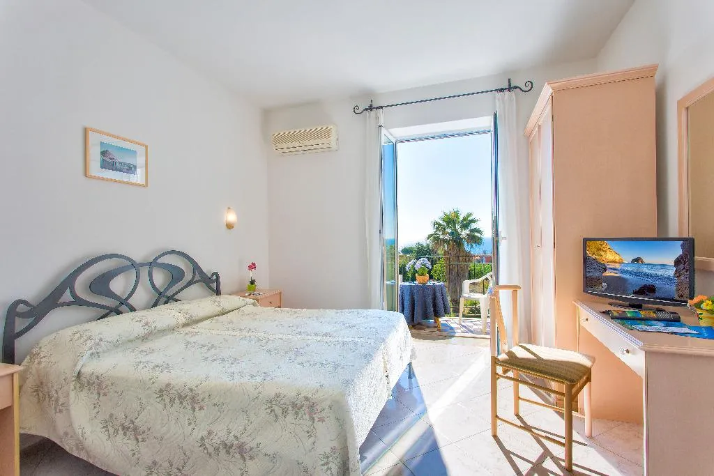 Room, Eden Park, Naples