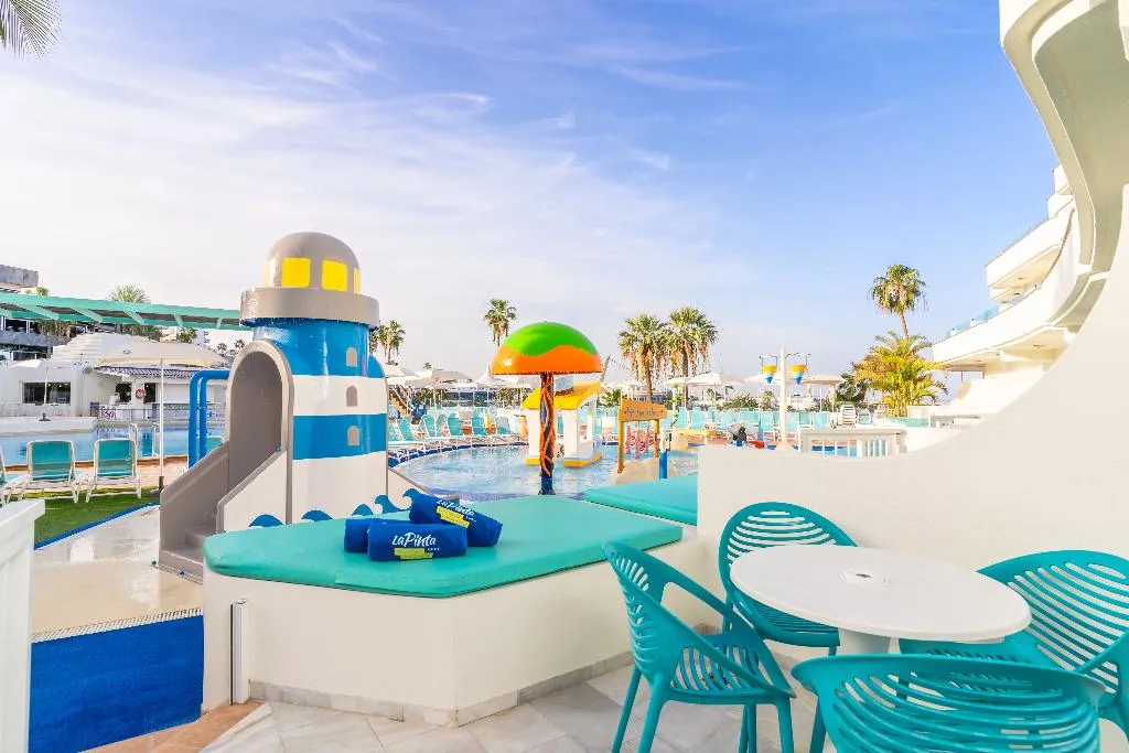 FAMILY ROOM CAPACITY 4 Room, HOVIMA La Pinta Beachfront Family Hotel, Tenerife