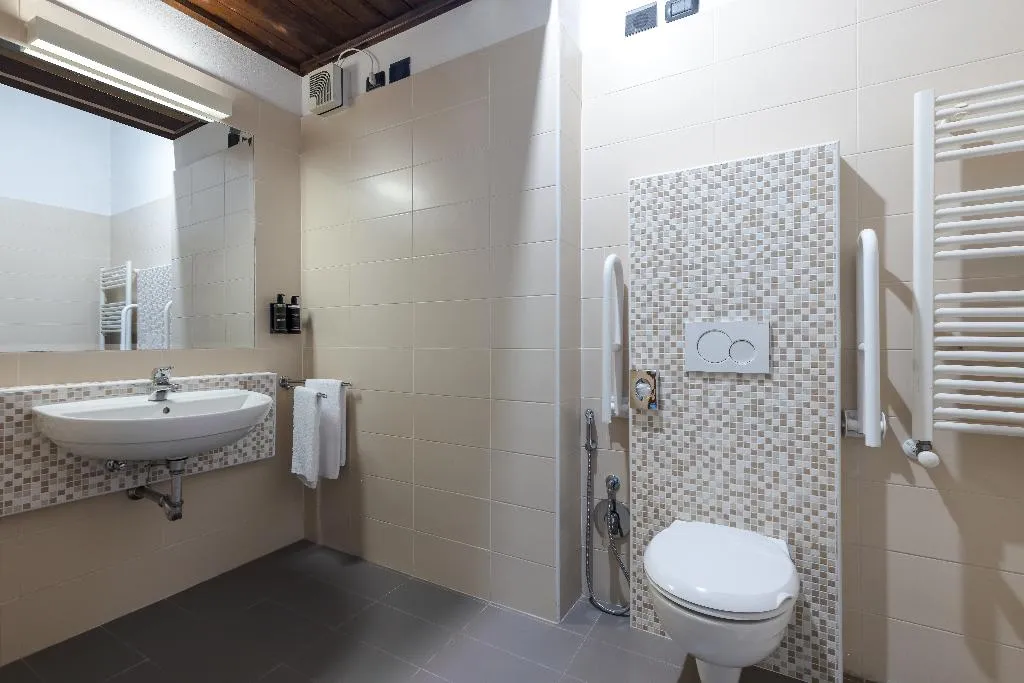 Double or Twin DELUXE CANAL VIEW Room, Eurostars Cannaregio, Venice
