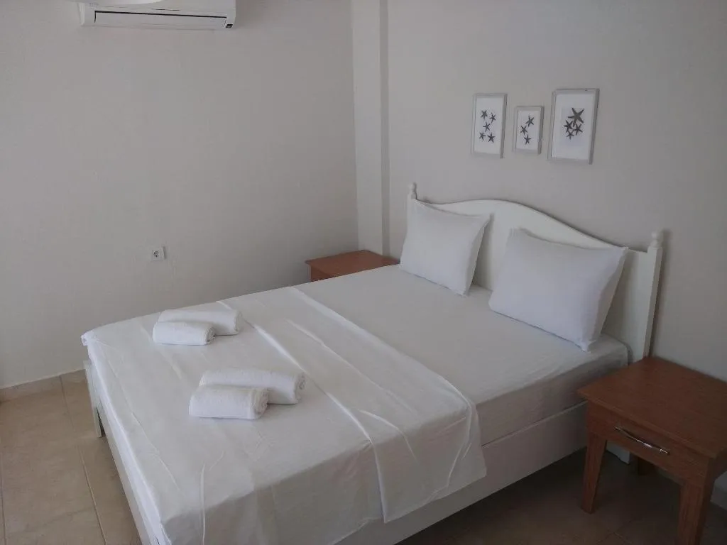 Room, Grandma's Garden, Dalaman