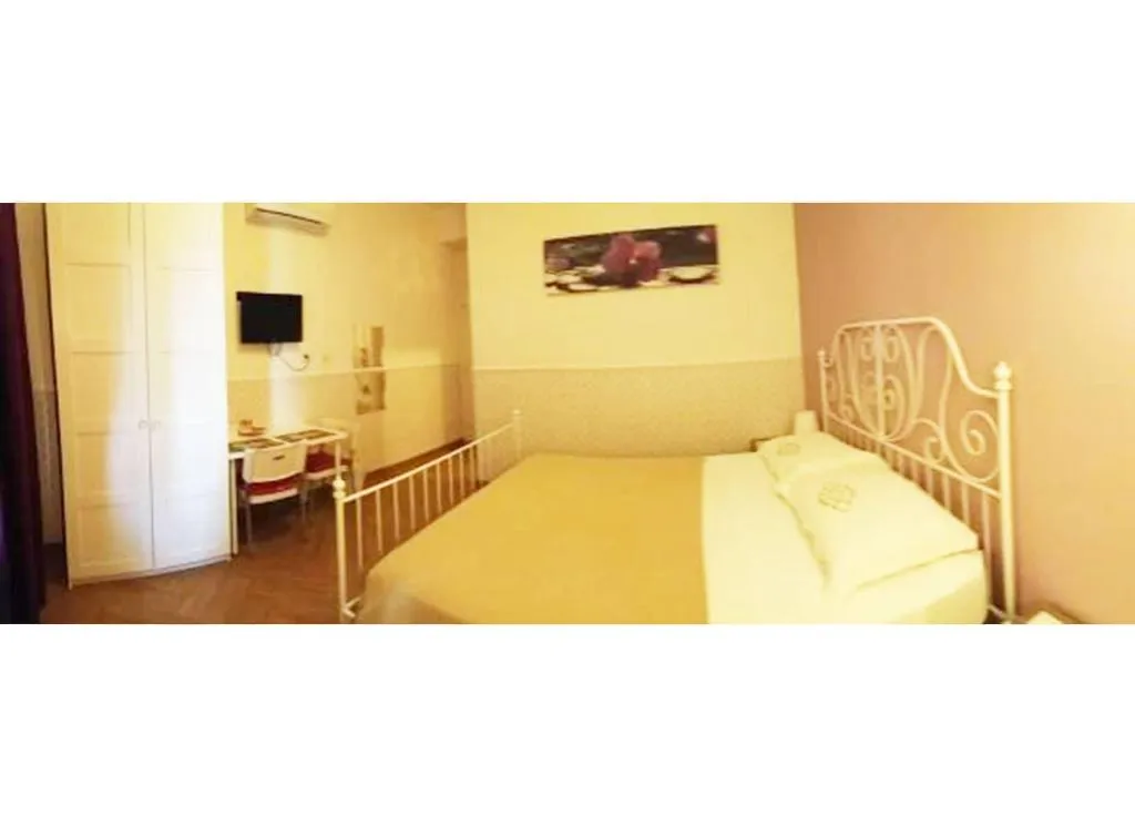 Room, Casa Celeste, Rome