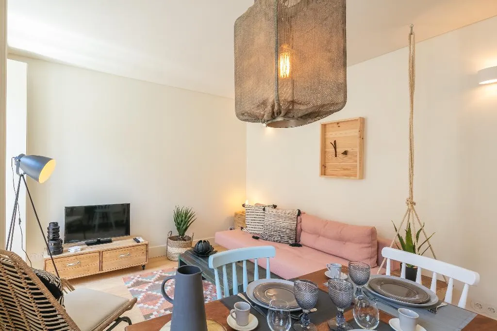 APARTMENT SUPERIOR ONE BEDROOM Room, Almaria - Edificio Officina Real, Lisbon