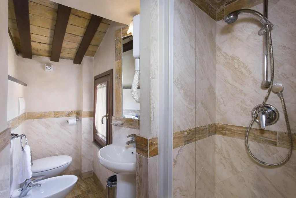 SINGLE COMFORT Room, Teatro Pace 33, Rome