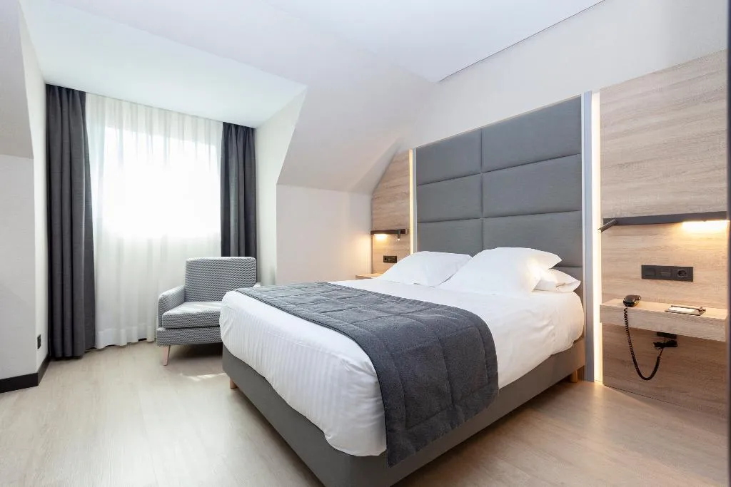 JUNIOR SUITE STANDARD Room, Liabeny, Madrid