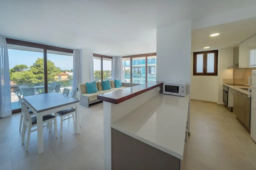 APARTMENT CAPACITY 6 THREE BEDROOM Room, Caprice Skyline Aparthotel, Menorca