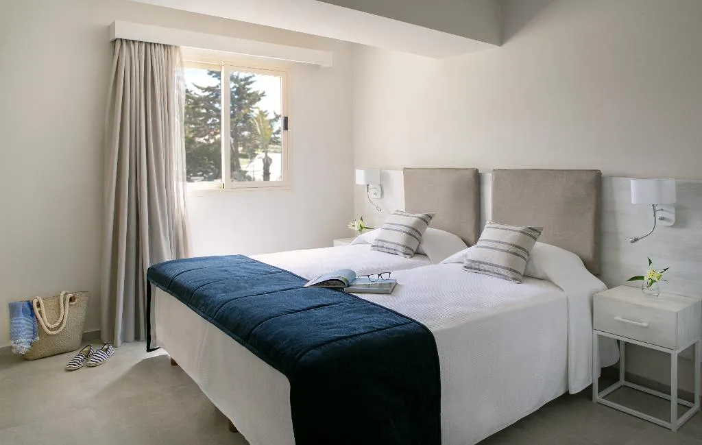 SINGLE ONE BEDROOM Room, Louis Paphos Breeze, Cyprus