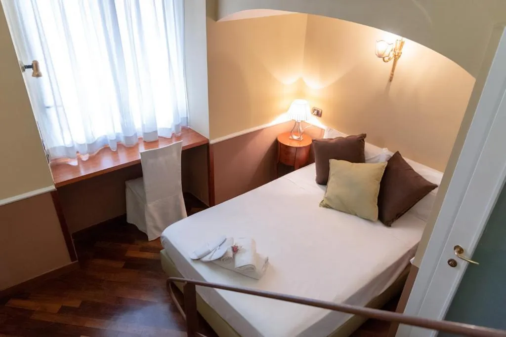 FAMILY ROOM STANDARD Room, Hotel Suite Ares, Naples