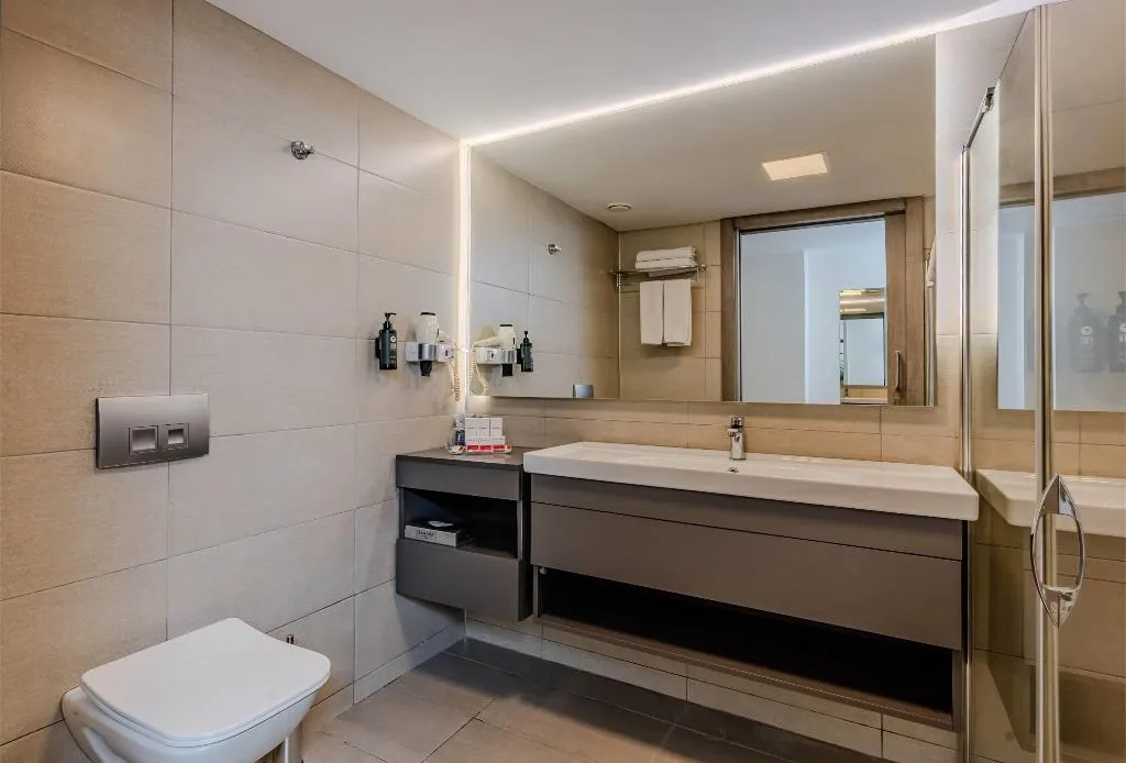 DOUBLE KING BED NON SMOKING Room, Ramada Plaza by Wyndham Izmir, Izmir