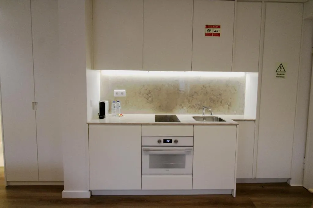 STUDIO KING SIZE BED Room, Rossio Garden Suites, Lisbon