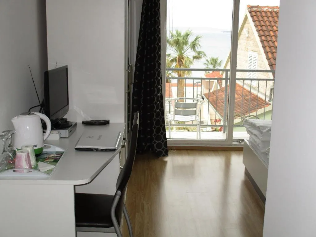 Room, Pink Inn, Split