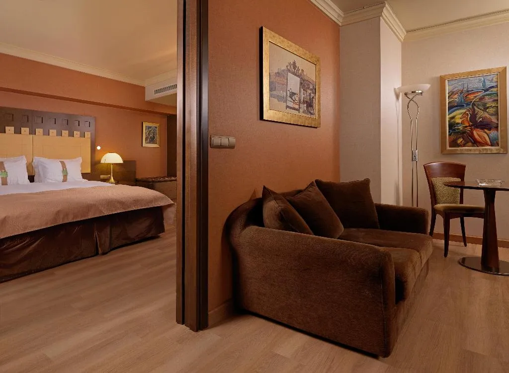 SUITE KING SIZE BED Room, Holiday Inn Athens Attica Av. Airport West, Athens