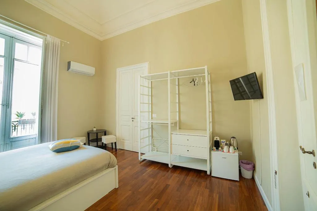 Room, Le 4 Leggende, Catania