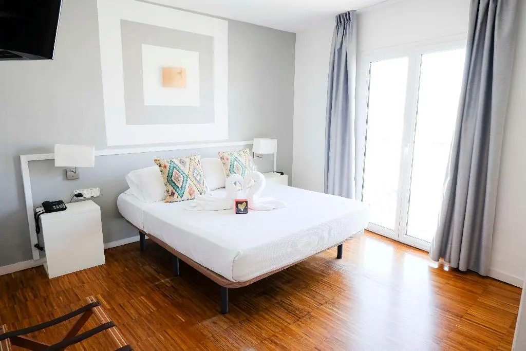 Room, Subur, Costa Brava
