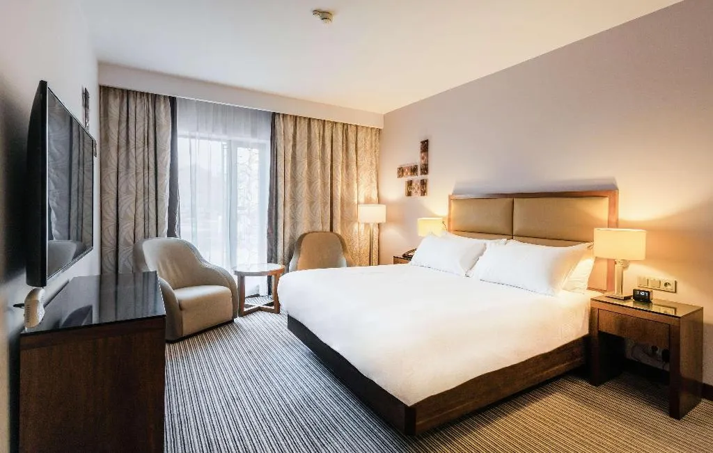 SUITE KING SIZE BED Room, Hilton Gdansk, Gdansk