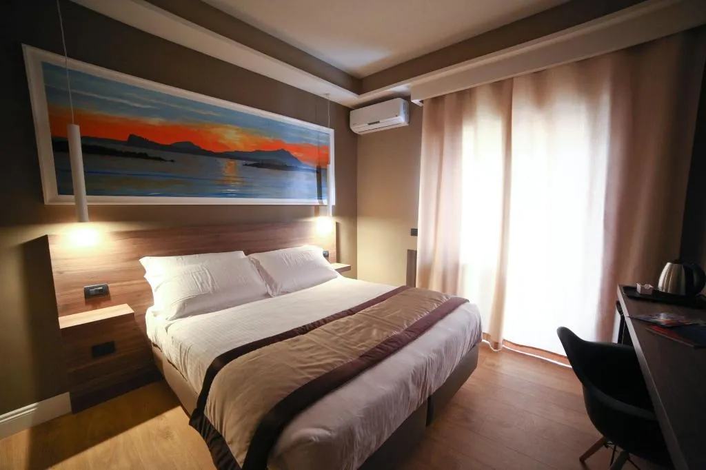 Room, 7Th Floor Suite, Naples