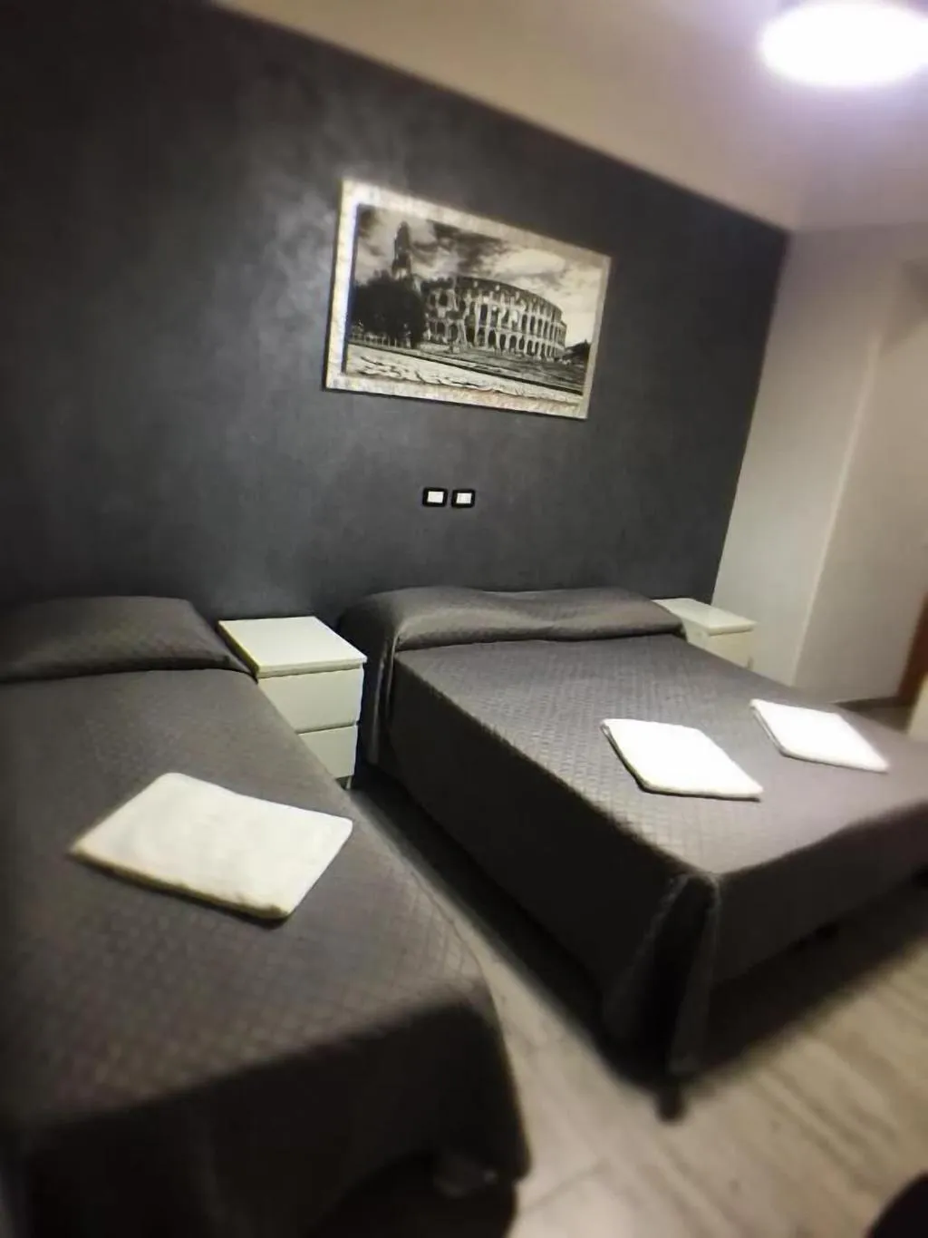 Room, Babyface, Naples