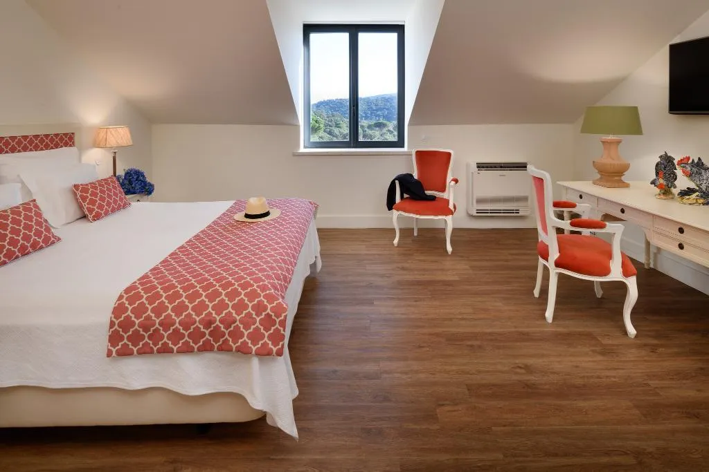 JUNIOR SUITE SUPERIOR WITH BALCONY Room, Casa Palmela - Small Luxury Hotels & Villas, Lisbon