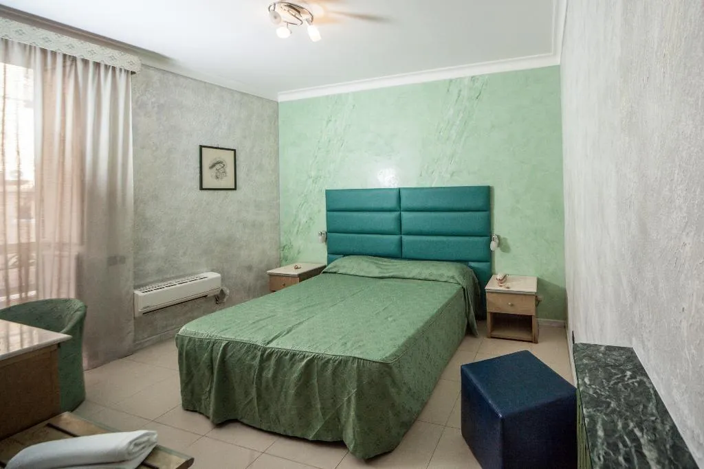 Double or Twin STANDARD Room, La Pace, Naples
