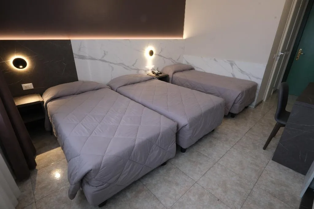 TRIPLE STANDARD Room, Mistral, Milan