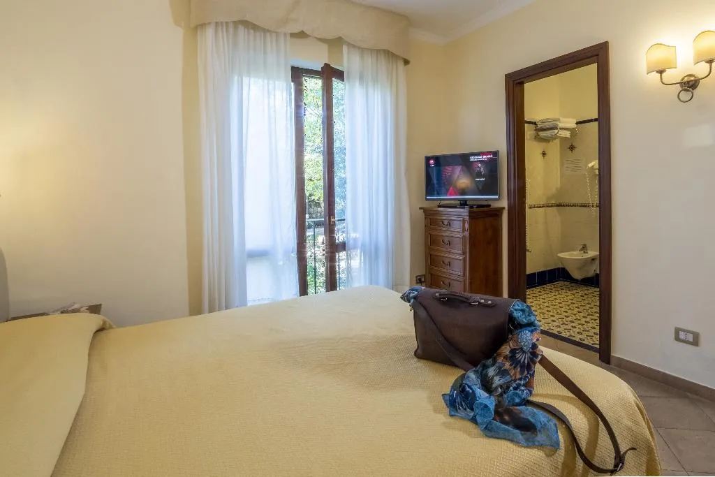Double or Twin STANDARD Room, Il Roseto Resort, Naples