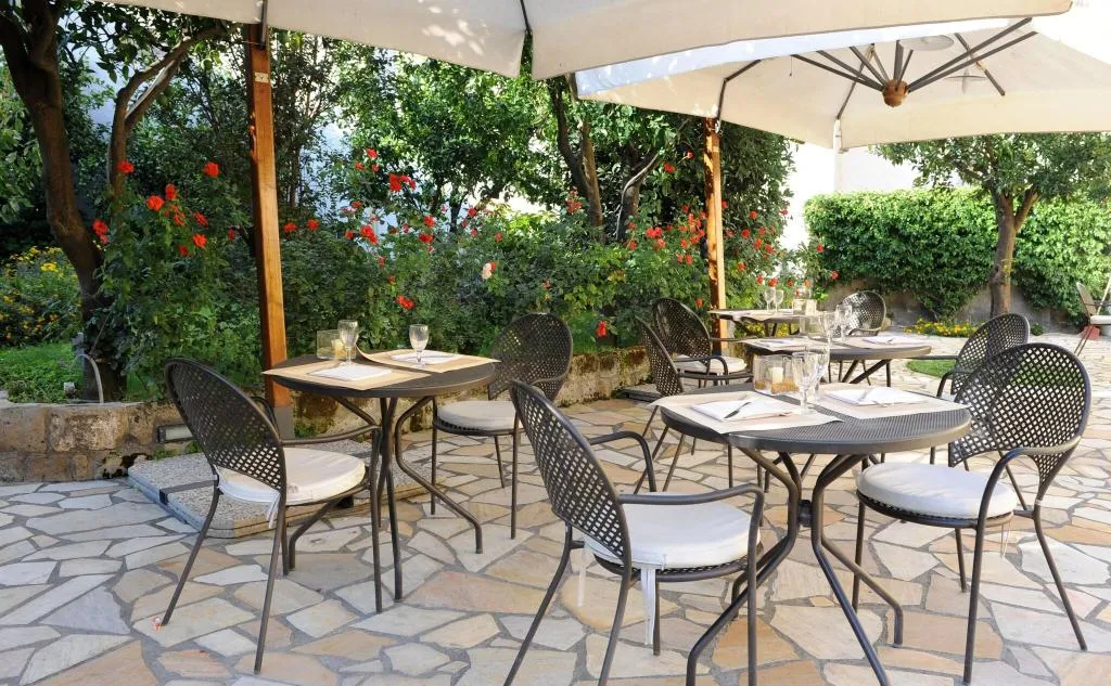 Restaurant, Tourist, Naples