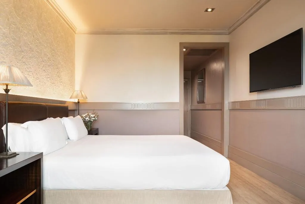 DOUBLE DELUXE ONE BED Room, Duquesa de Cardona, Barcelona
