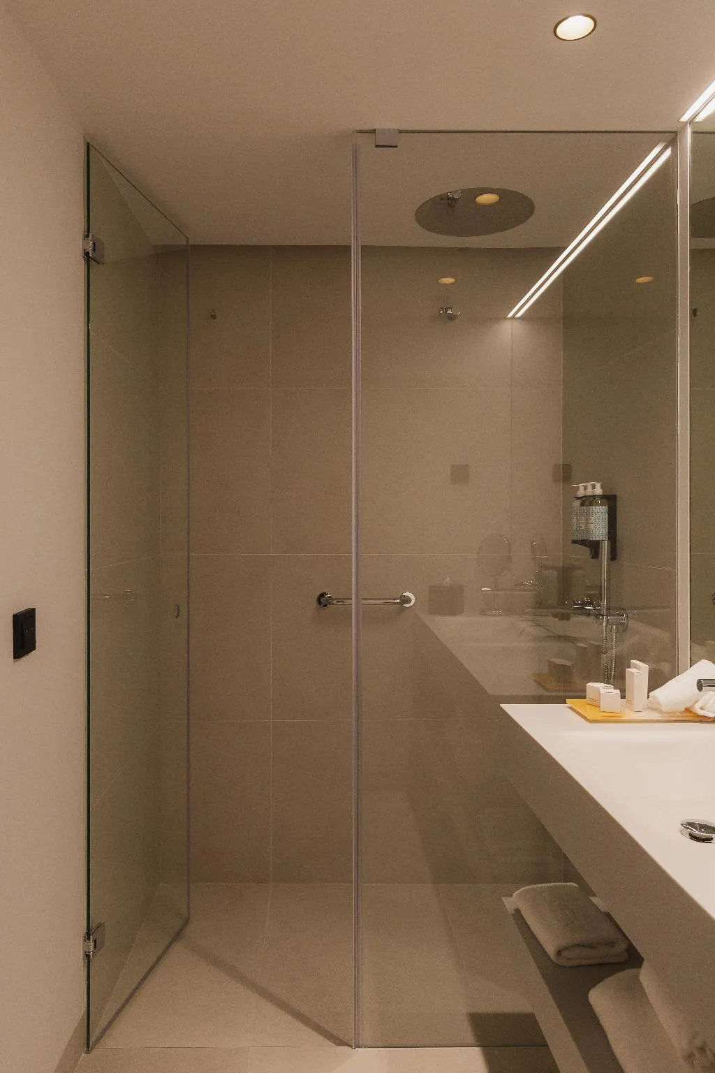 SUITE CITY VIEW Room, Lumen Hotel and The Lisbon Light Show, Lisbon