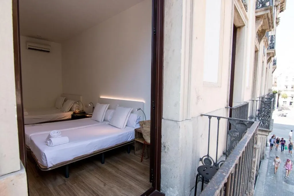 Room, Som Nit Born, Barcelona