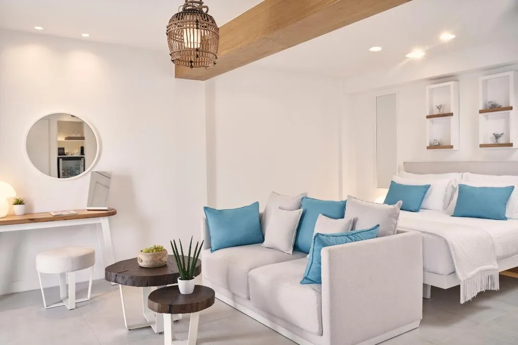 SUITE LUXURY Room, Nikki Beach Resort & Spa Santorini, Athens