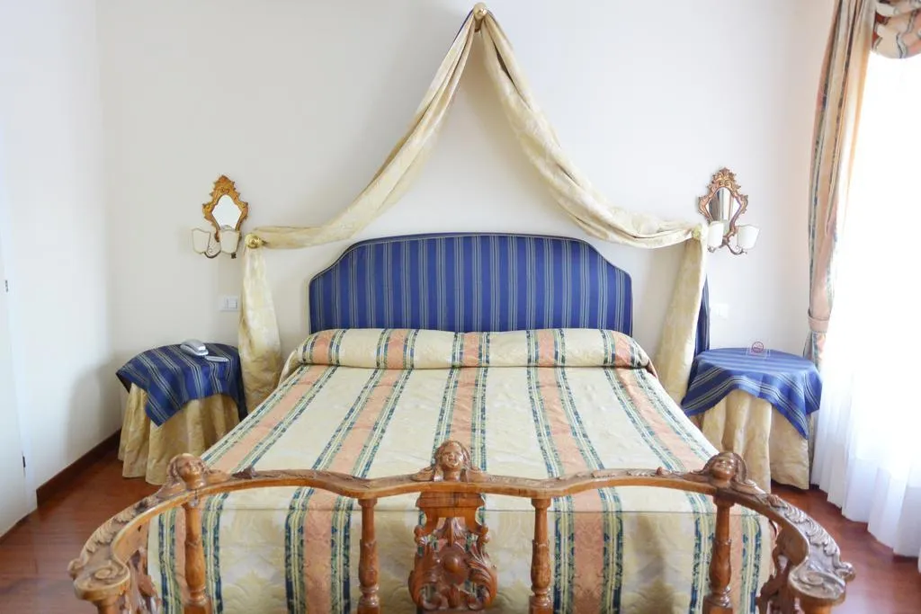 DOUBLE STANDARD Room, San Zulian, Venice
