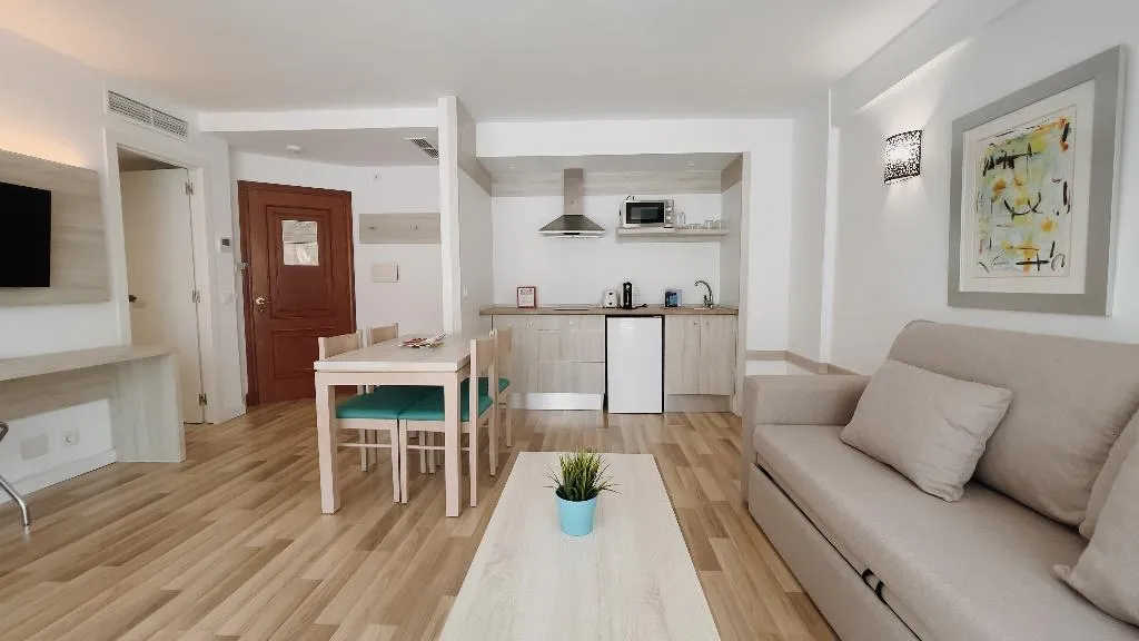 SUITE ONE BEDROOM ONE BATHROOM Room, Comitas Floramar, Menorca