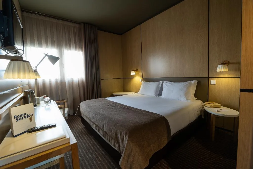 DOUBLE CITY VIEW Room, Axis Vermar Conference & Beach Hotel, Porto