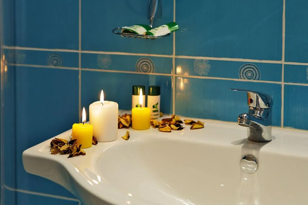 Room, Emberli, Bourgas