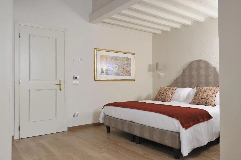 Room, Canto Degli Aranci, Florence